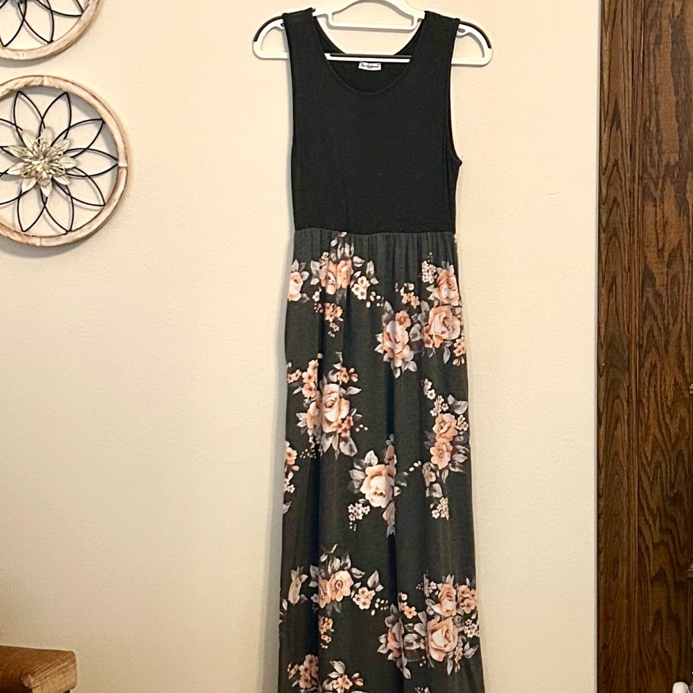 ÉGS CALIFORNIA Women’s Gray Floral Maxi Dress, Size Small